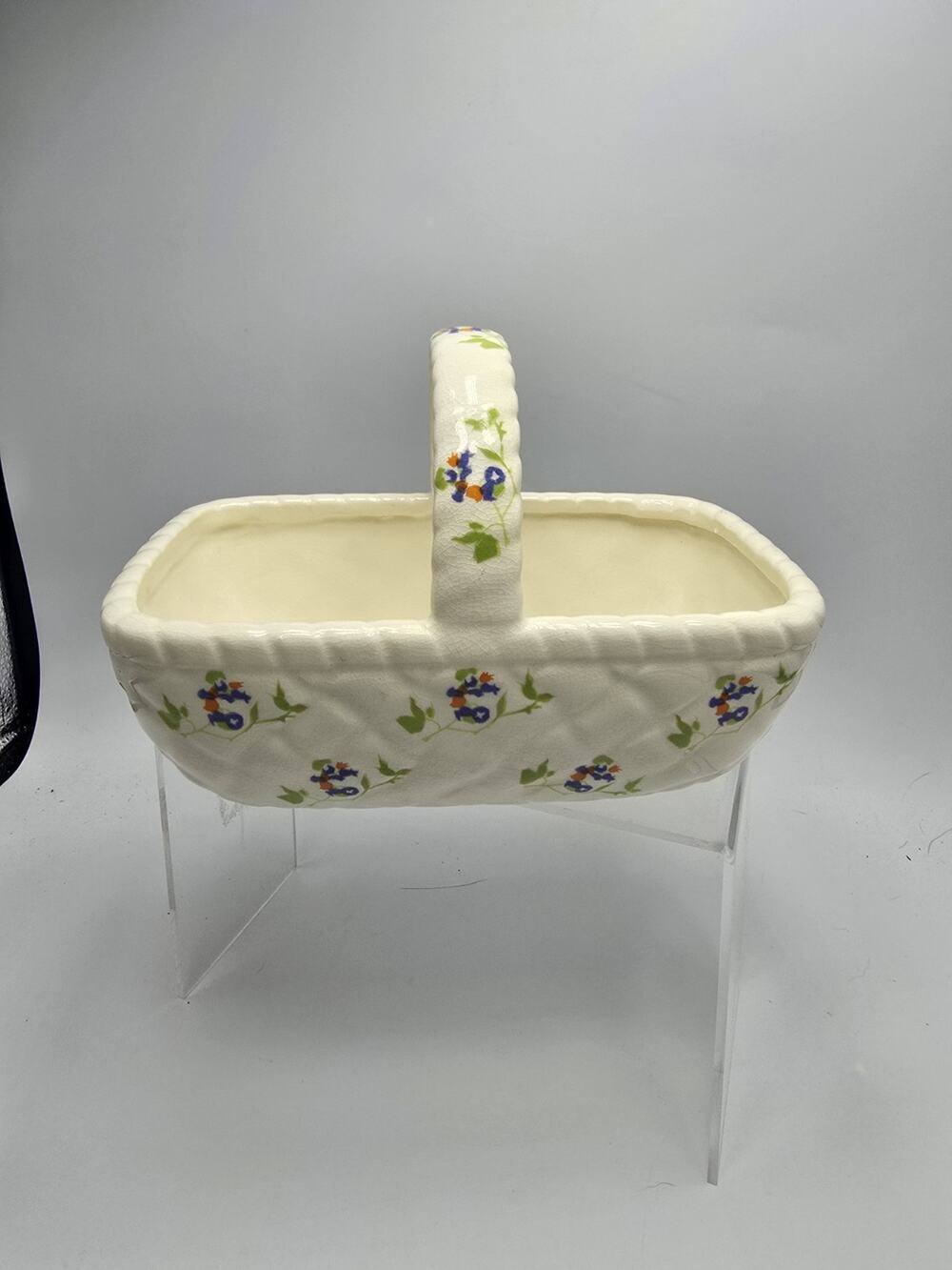 Elizabeth Arden Porcelain Weave Pattern Floral Basket With Handle Vintage.